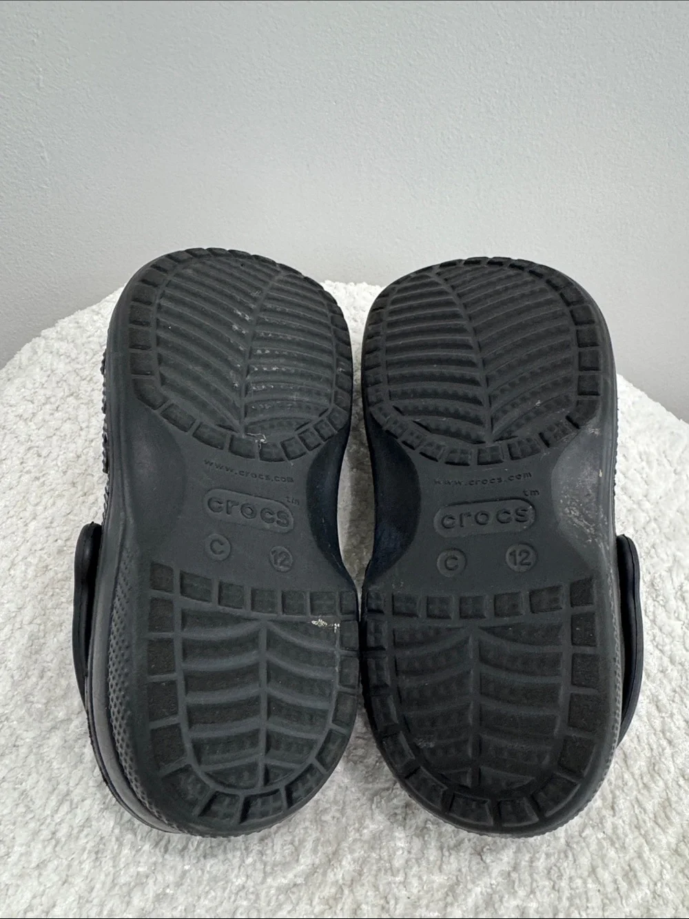 Crocs Kids Black Comfort Clogs - Classic Slip-On Sz 12